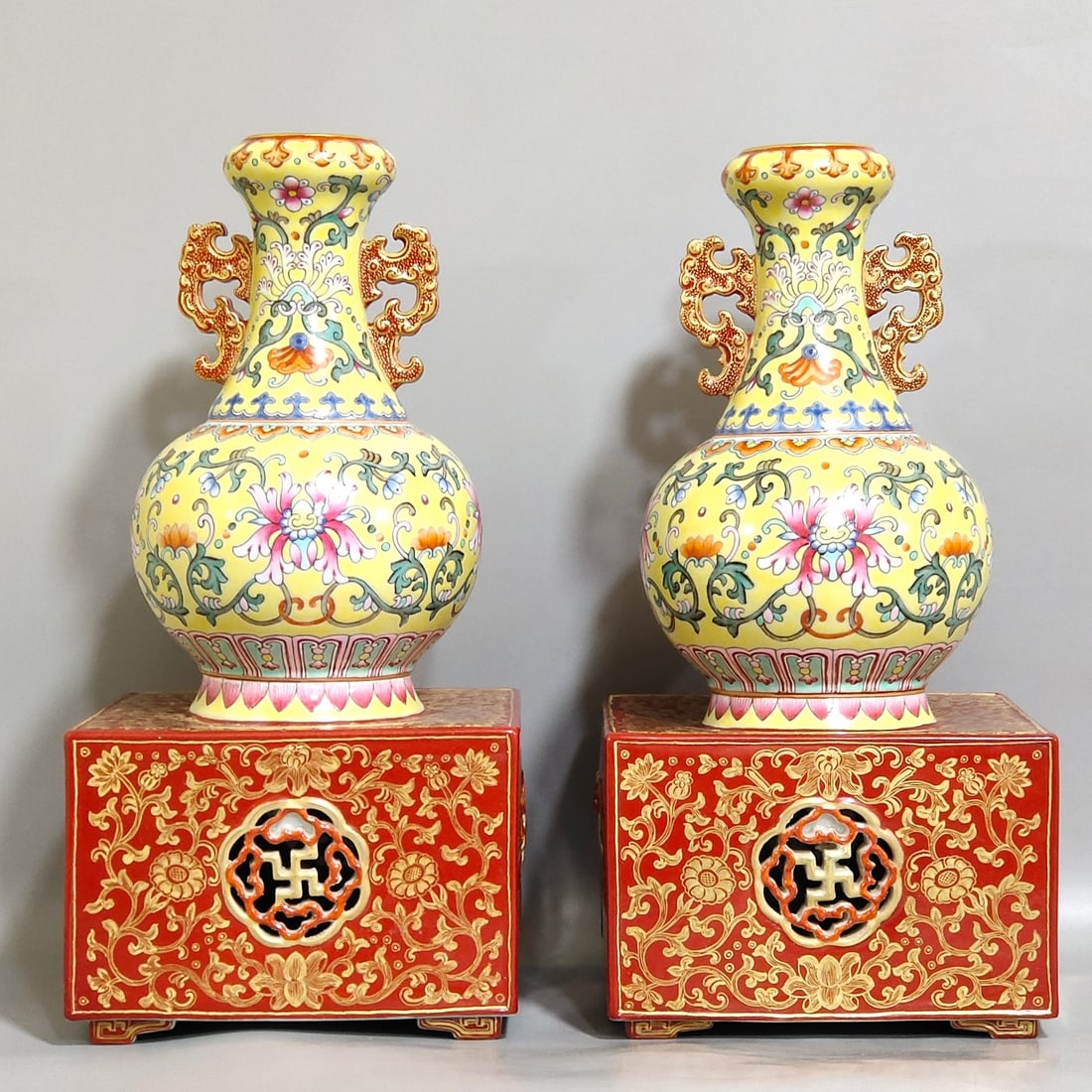An Exquisite Chinese coral red gold-painted hollow gourd vase with yellow ground: Size: Height 27 cm - Width 13 cm Materials: Porcelain Dynasty: Qing dynasty Inscription: Qianlong Mark Object: vase