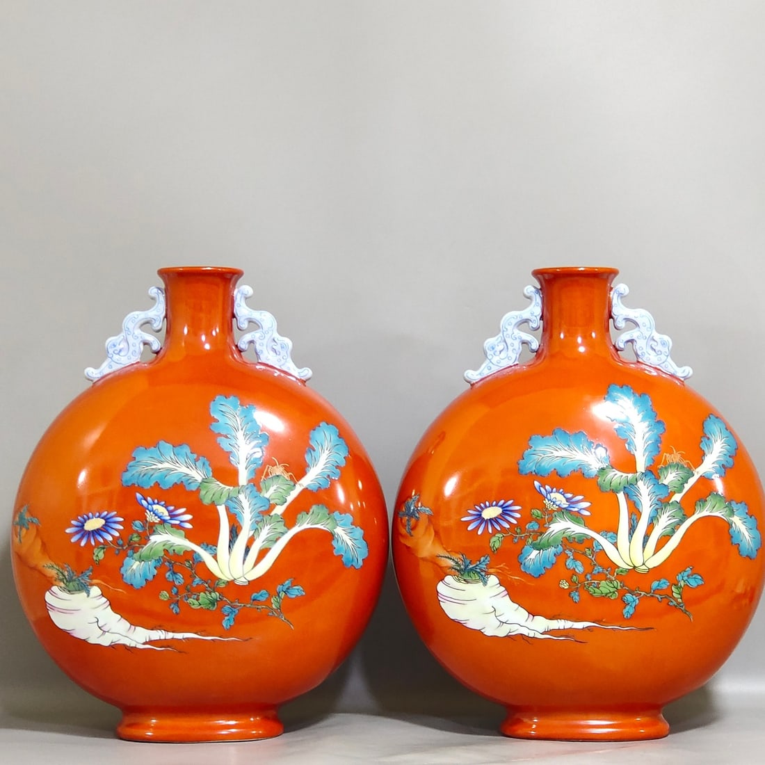 An Exquisite Chinese coral red cabbage radish vase inscribed with poems holding the moon: Size: Height 33 cm - Width 25 cm Materials: Porcelain Dynasty: Qing dynasty Inscription: Qianlong Mark Object: vase