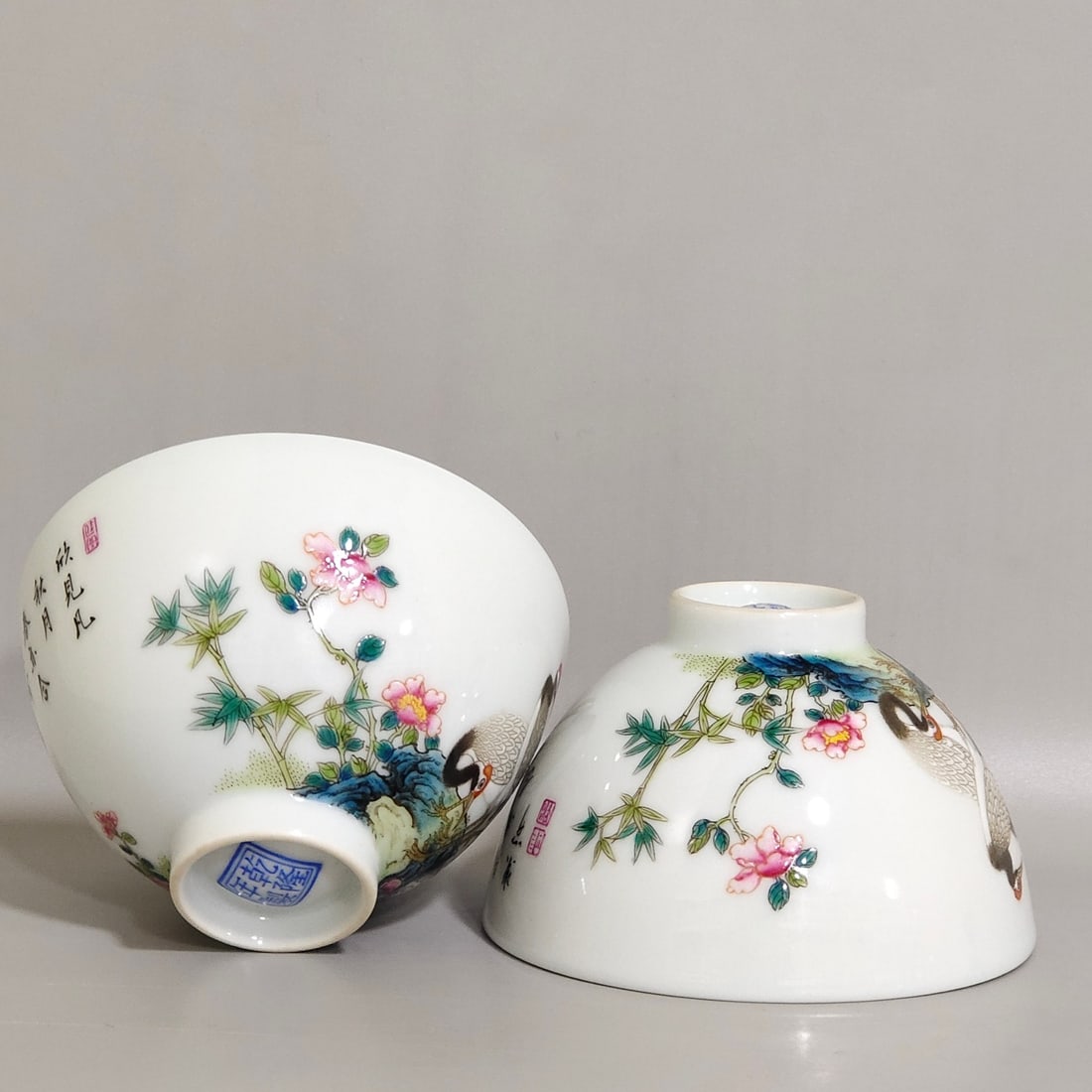 An Exquisite Chinese enamel red-crowned crane rose green bambooAnd poem chicken heart cup: Size: Width 8.5 cm - Height 5.3 cm Materials: Porcelain Dynasty: Qing dynasty Inscription: Qianlong Mark Object: cup
