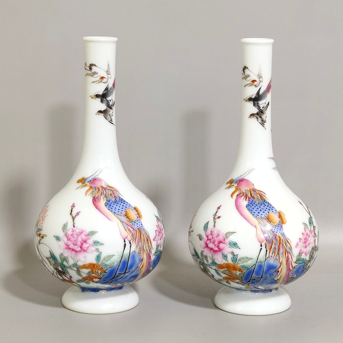 An Exquisite Chinese enamel Wu Lun Tu bile vase