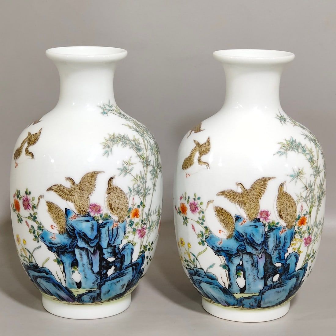 An Exquisite Chinese enamel Anjuleye vase: Size: Height 18.9 cm - Width 10.5 cm Materials: Porcelain Dynasty: Qing dynasty Inscription: Qianlong Mark Object: vase