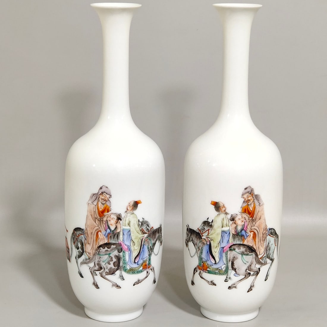 An Exquisite Chinese enamel thin-bodied flask with a poem