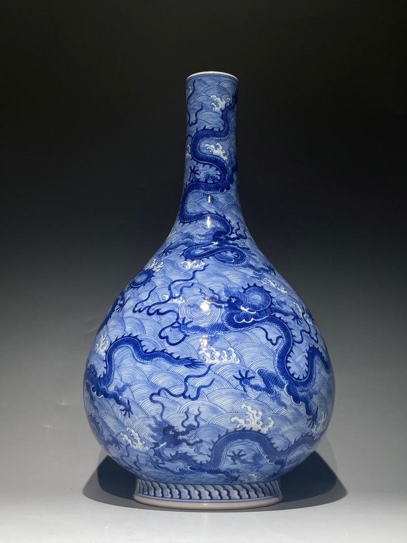 An Exquisite Chinese blue and white seawater nine dragon pattern long necked Porcelain vase (1 of 10)