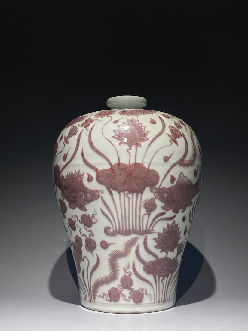 An Exquisite Chinese underglaze red fish and algae pattern Porcelain vase: Size: Height 30.5 cm - Width 23 cm Materials: Porcelain Dynasty: Ming dynasty Attribution: Xuande Period Object: Vase