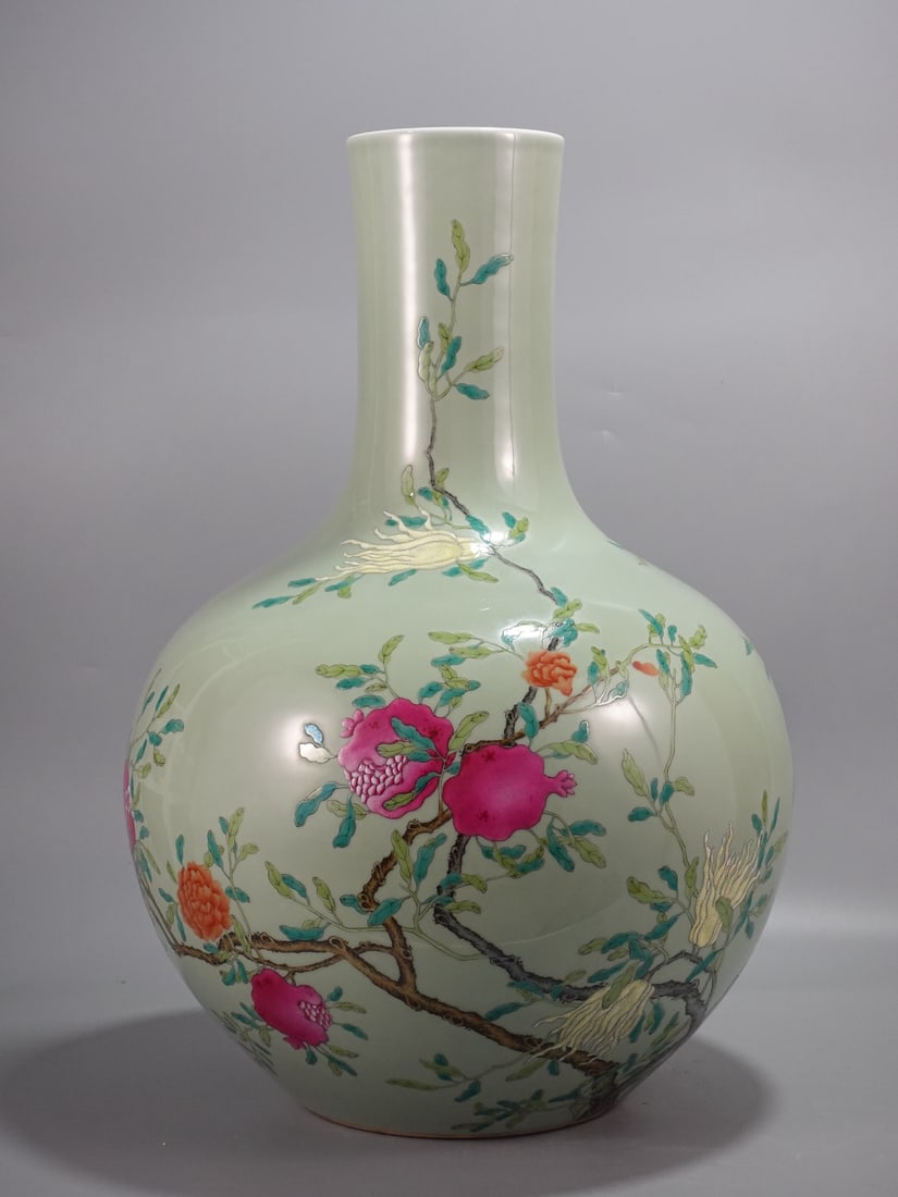 An Exquisite Chinese bean green glaze and famille rose Three large celestial sphere Porcelain (1 of 9)