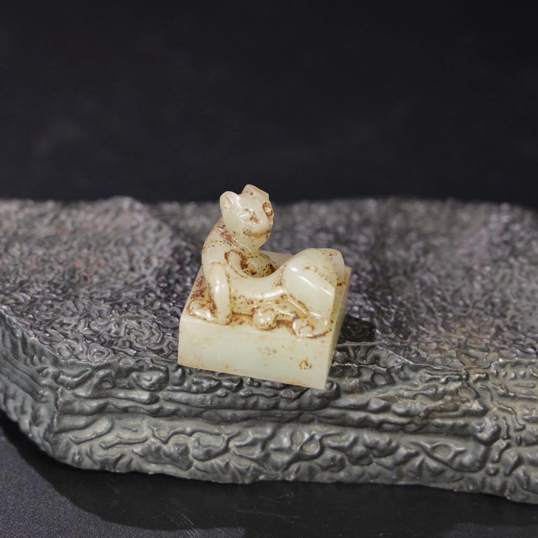 Chinese Natural Jade Carved Seals: Size: Width 2.8 cm - Height 2.6 cm Materials: Jade Dynasty: Qing dynasty Attribution: Qianlong Period Object: Seals