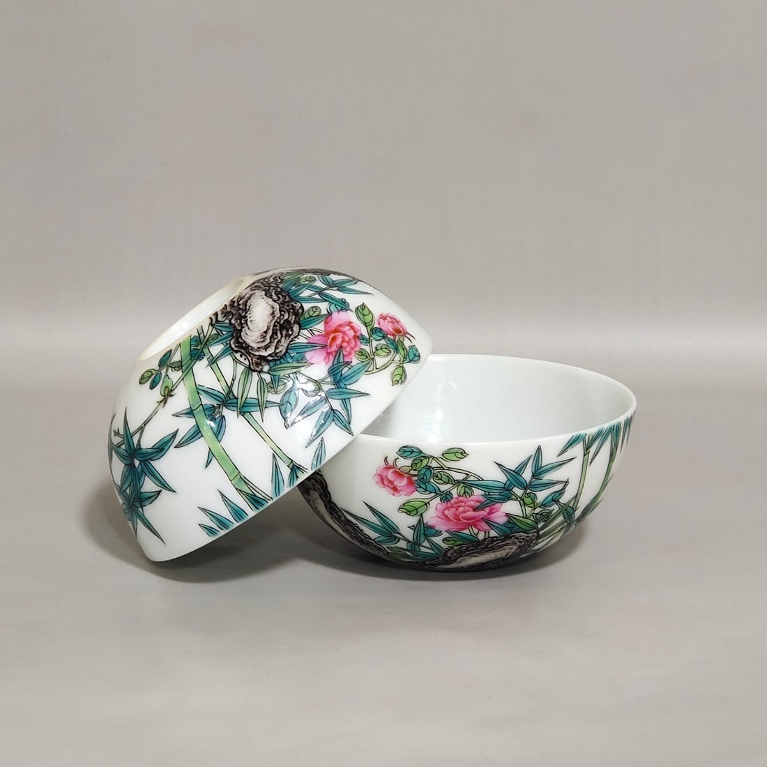 An Exquisite Chinese enamel bambooAnd flower inscribed poem cup: Size: Width 7.9 cm - Height 3.5 cm Materials: Porcelain Dynasty: Qing dynasty Inscription: Qianlong Mark Object: cup