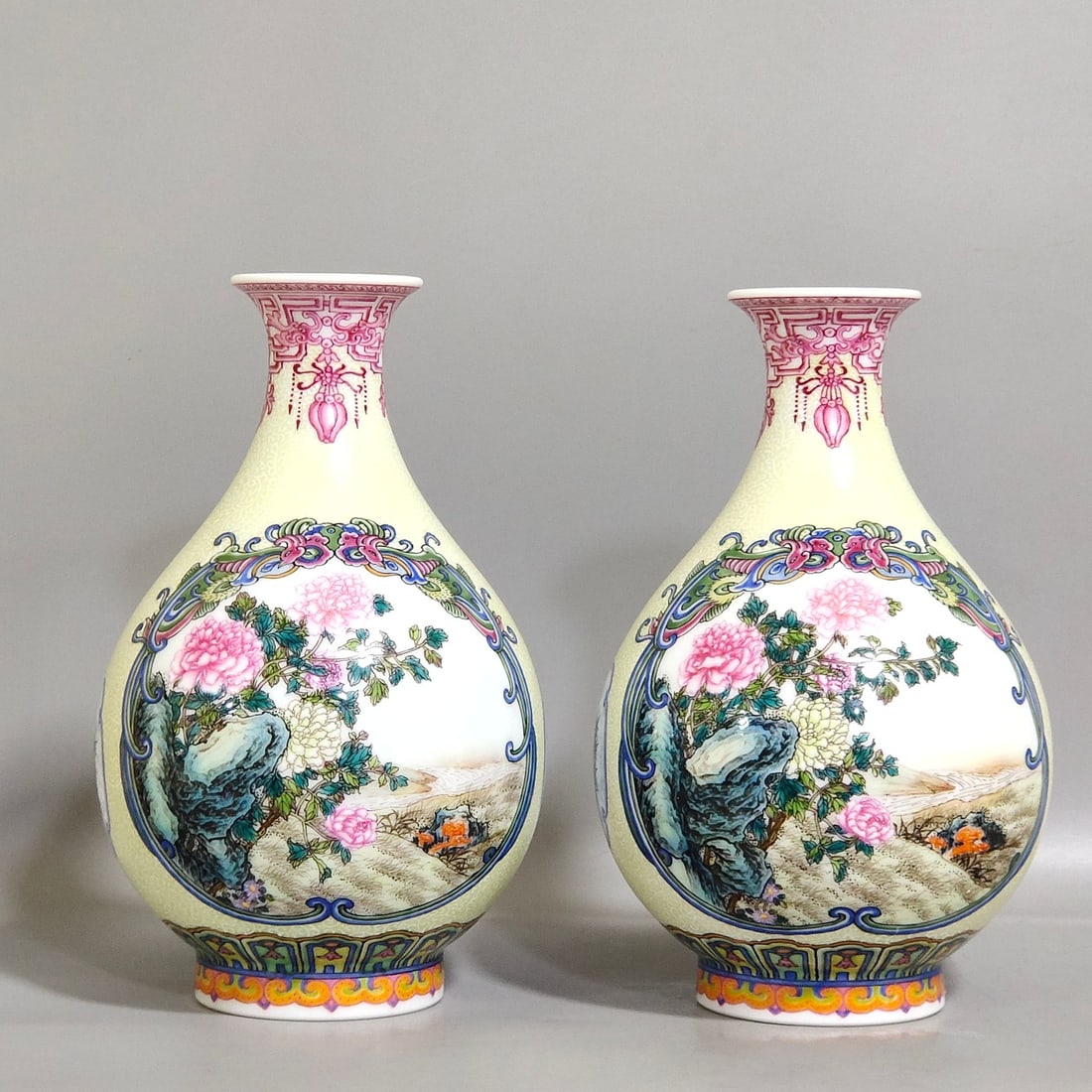 An Exquisite Chinese enamel flower jade pot spring vase: Size: Height 17 cm - Width 10.5 cm Materials: Porcelain Dynasty: Qing dynasty Inscription: Qianlong Mark Object: vase