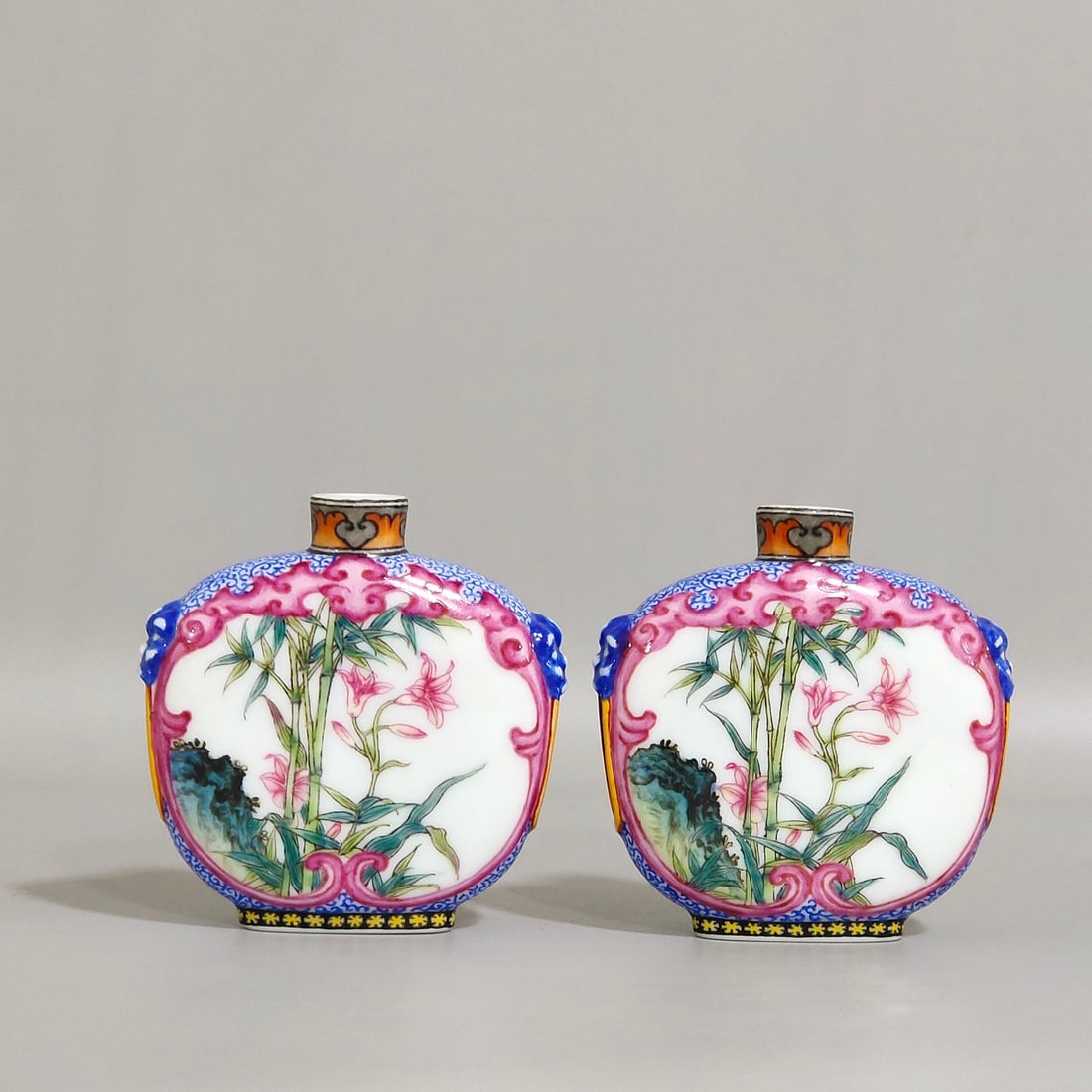 An Exquisite Chinese enamel floral snuff bottle: Size: Height 6 cm - Width 6 cm Materials: Porcelain Dynasty: Qing dynasty Inscription: Qianlong Mark Object: bottle