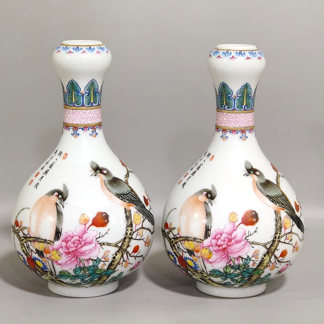 An Exquisite Chinese enamel flower-and-bird garlic vase inscribed with poems: Size: Height 16.8 cm - Width 10.5 cm Materials: Porcelain Dynasty: Qing dynasty Inscription: Qianlong Mark Object: vase
