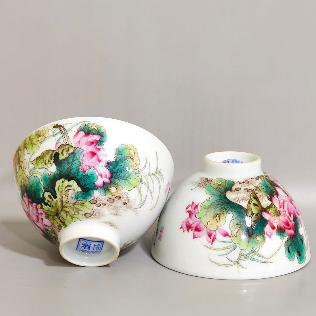 An Exquisite Chinese enamel lotus poem chicken heart cup: Size: Width 8.5 cm - Height 5.3 cm Materials: Porcelain Dynasty: Qing dynasty Inscription: Qianlong Mark Object: cup
