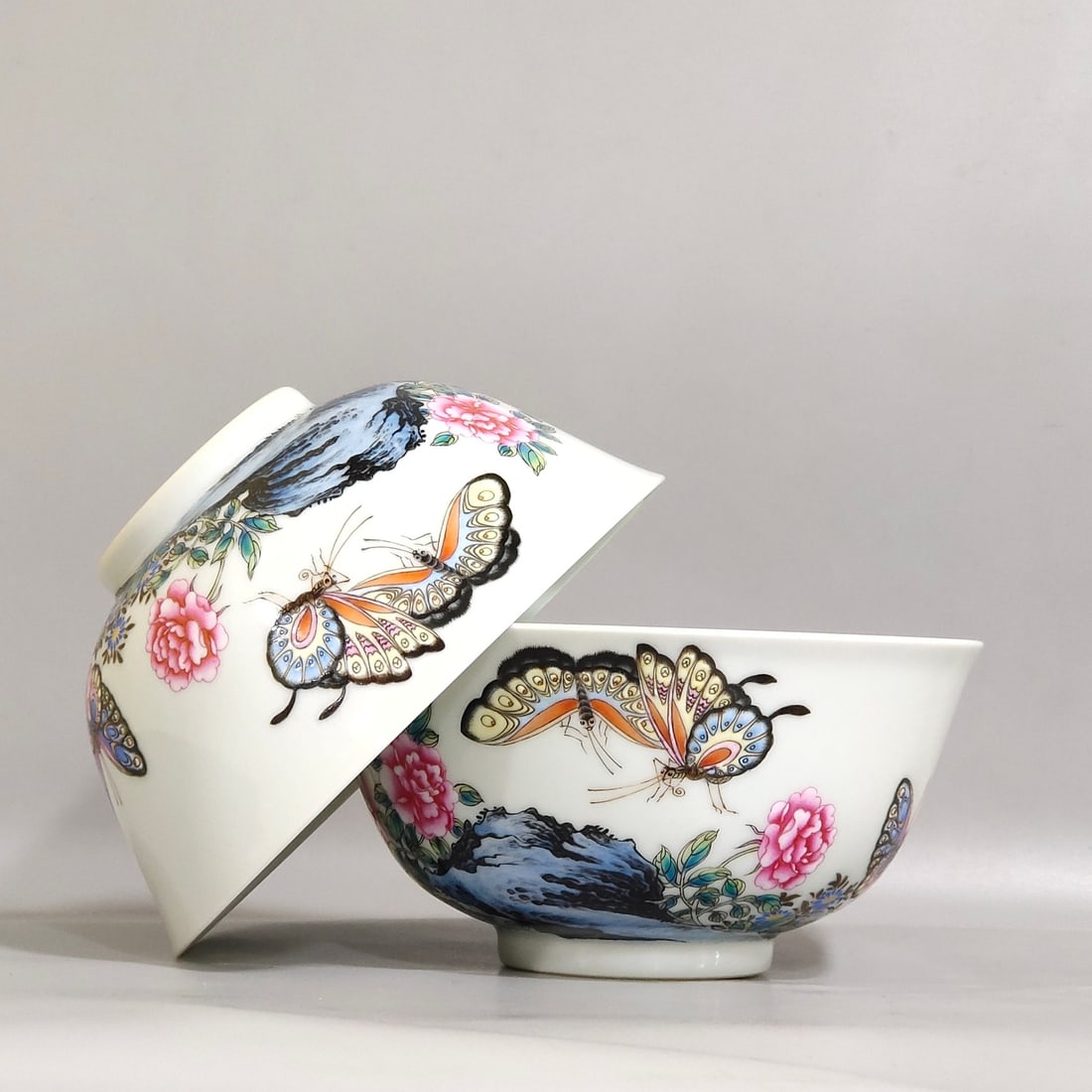 An Exquisite Chinese enamel bowl inscribed with poems about flowers: Size: Width 14.2 cm - Height 7 cm Materials: Porcelain Dynasty: Qing dynasty Inscription: Qianlong Mark Object: bowl