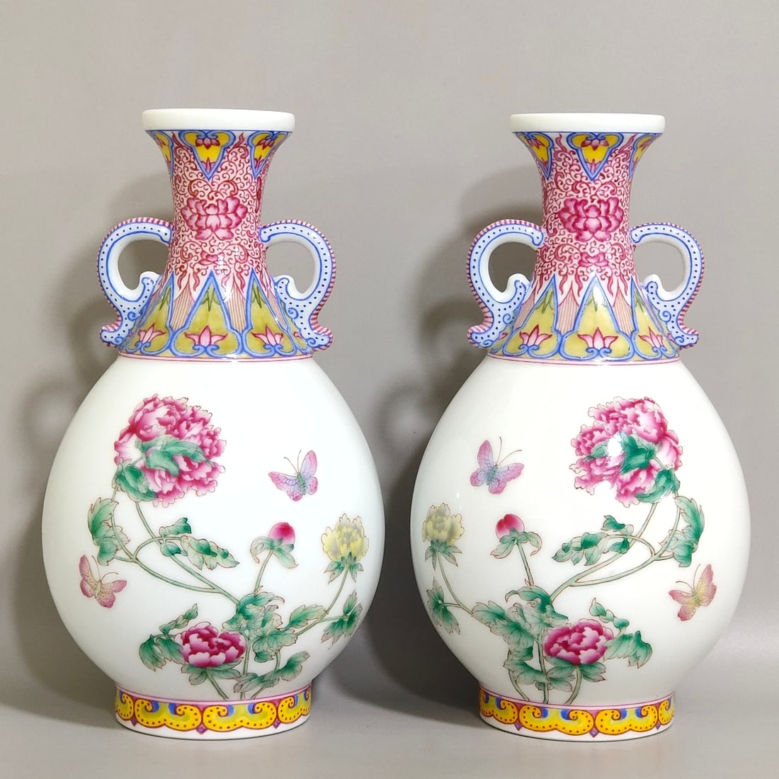 An Exquisite Chinese enamel Castiglione flower double eared jade spring vase: Size: Height 17 cm - Width 9 cm Materials: Porcelain Dynasty: Qing dynasty Inscription: Qianlong Mark Object: vase