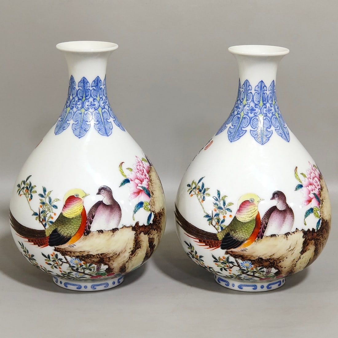 An Exquisite Chinese enamel jade pot spring vase: Size: Height 17 cm - Width 10 cm Materials: Porcelain Dynasty: Qing dynasty Inscription: Qianlong Mark Object: vase