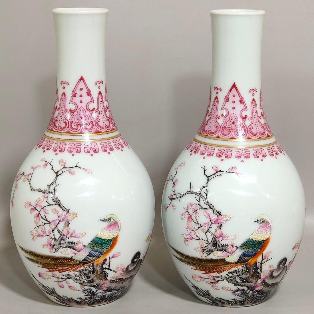 An Exquisite Chinese enamel olive vase with poems: Size: Height 20.8 cm - Width 10 cm Materials: Porcelain Dynasty: Qing dynasty Inscription: Qianlong Mark Object: vase