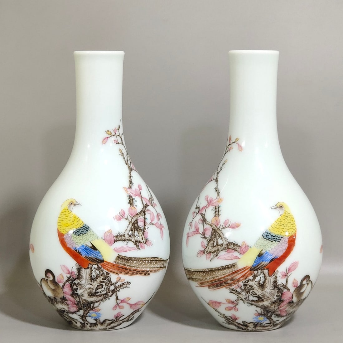 An Exquisite Chinese enamel olive vase with poems: Size: Height 20 cm - Width 9.5 cm Materials: Porcelain Dynasty: Qing dynasty Inscription: Qianlong Mark Object: vase