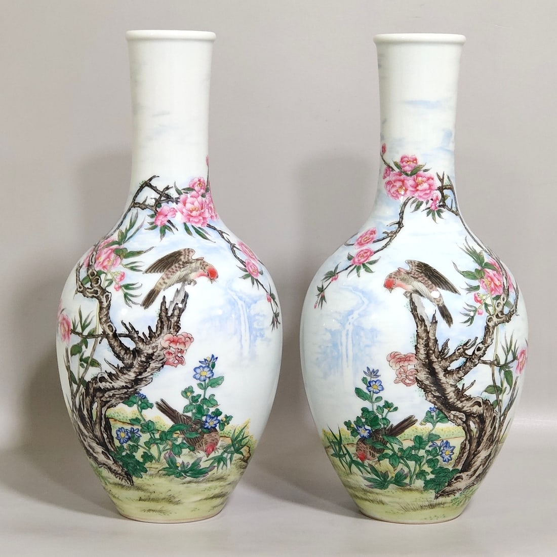 An Exquisite Chinese enamel parrot flower poem olive vase: Size: Height 21.3 cm - Width 9.5 cm Materials: Porcelain Dynasty: Qing dynasty Inscription: Qianlong Mark Object: vase