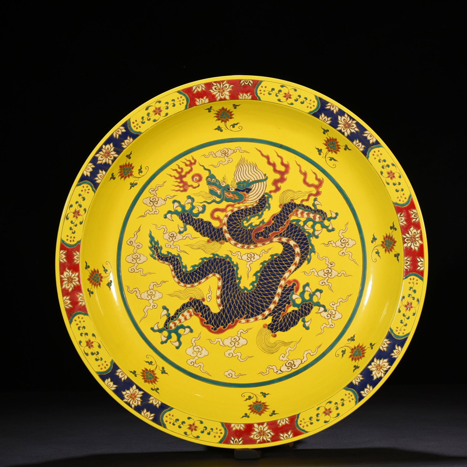 An Exquisite Chinese yellow glaze multicolored rim plate (1 of 8)