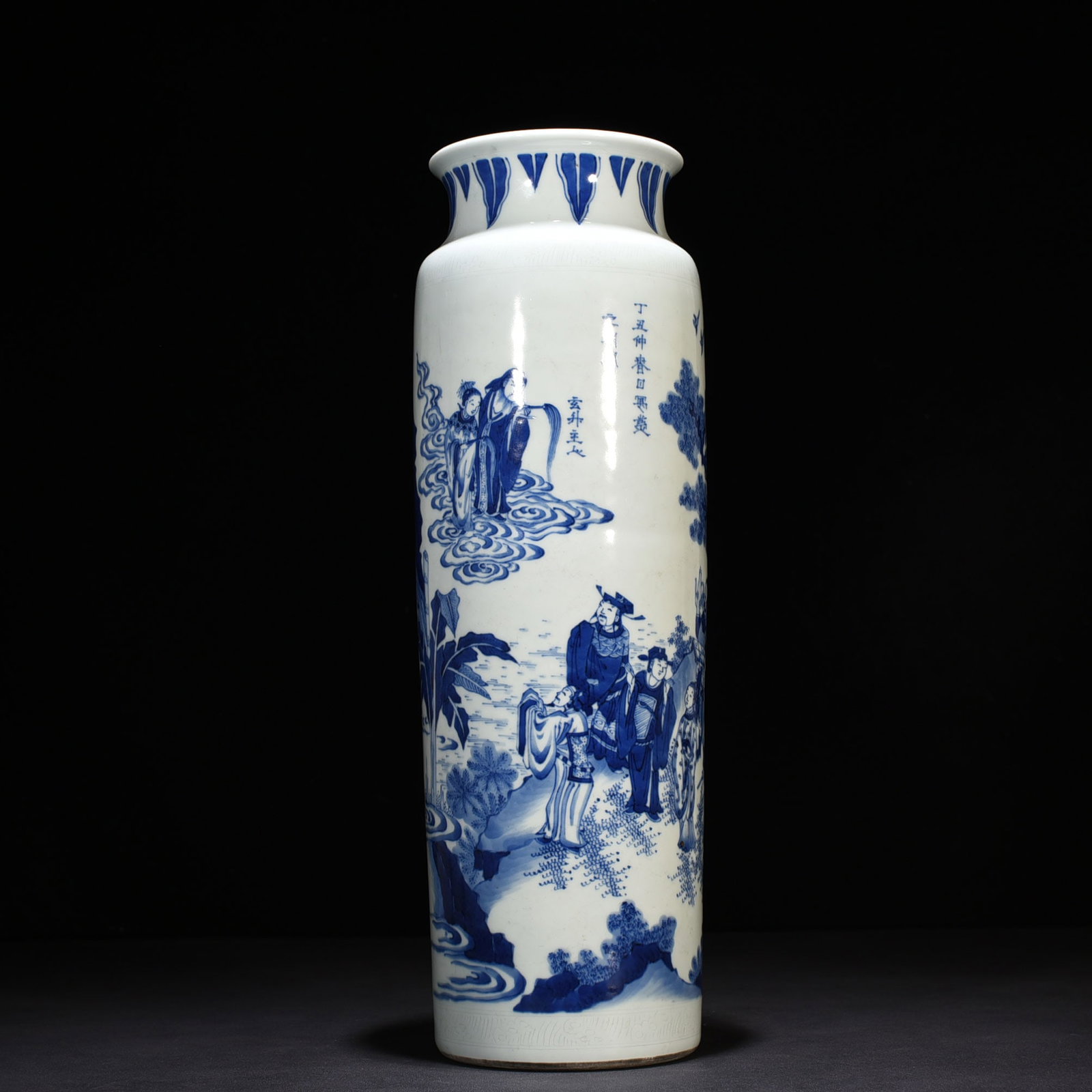An Exquisite Chinese blue and white cylinder vase: Size: Height 47 cm - Widthh 15 cm Materials: Porcelain Dynasty: Ming dynasty Attribution: chongzhen Object: vase