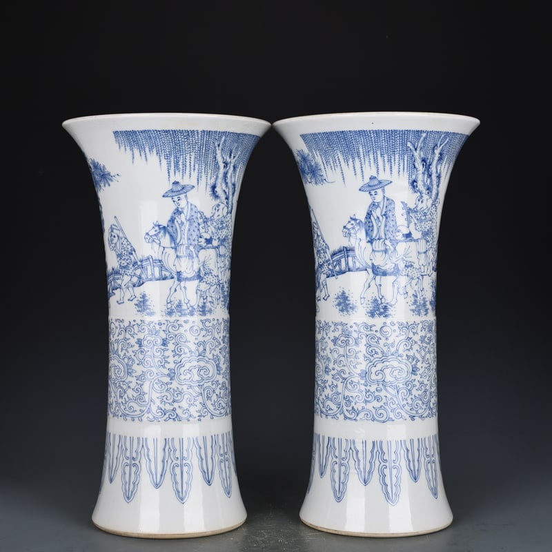 An Exquisite Chinese blue and white flower vase: Size: Height 42.5 cm - Widthh 22 cm Materials: Porcelain Dynasty: Ming dynasty Attribution: chongzhen Object: vase