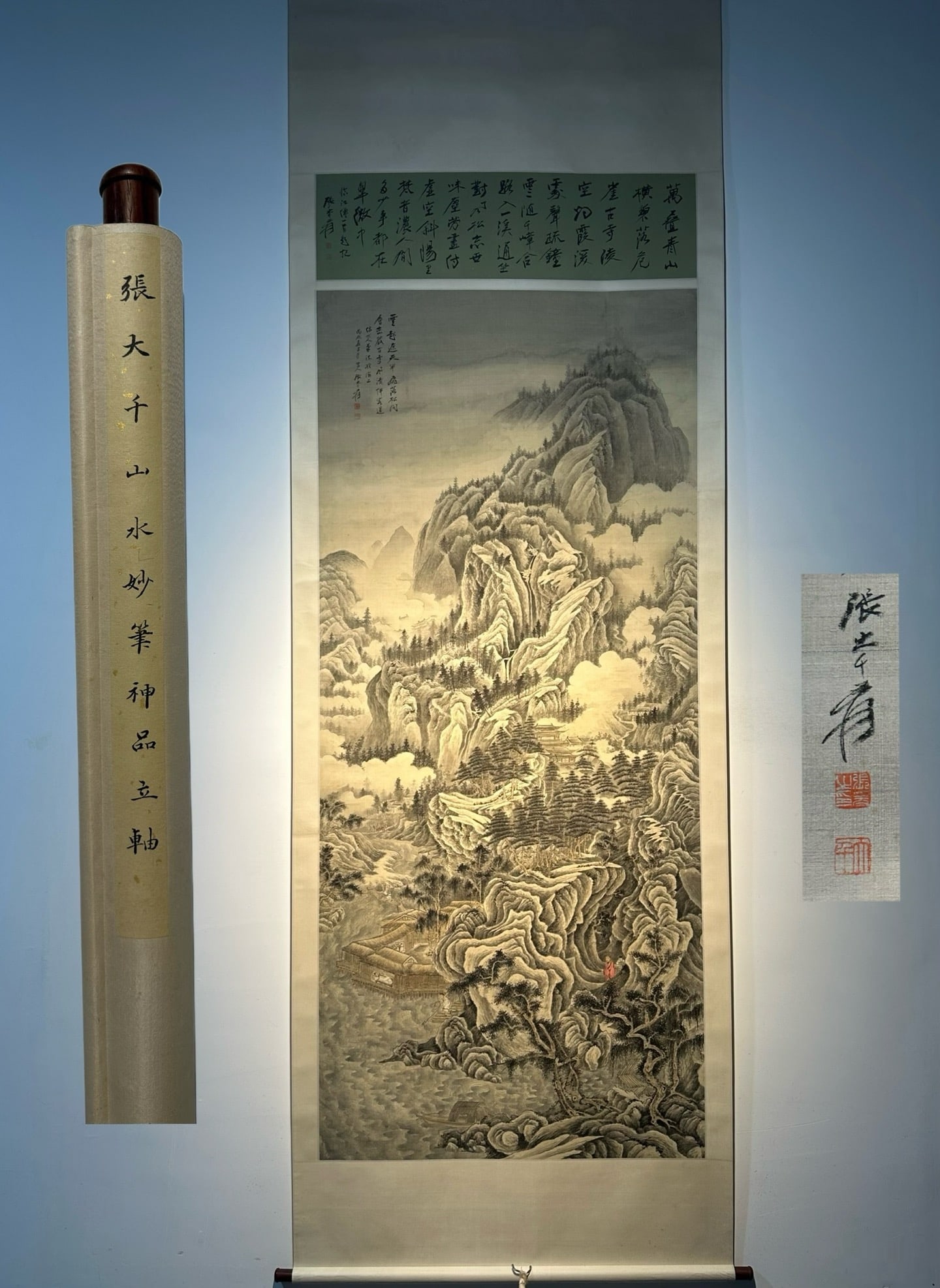 Chinese scroll painting Zhang Daqian: Size: Height 270 cm - Width 105 cm Materials: Silk and Paper Dynasty: Qing Dynasty Inscription: Zhang Daqian Object: Scroll Zhang Daqian's exquisite eight foot silk hand-painted landscape painting is 