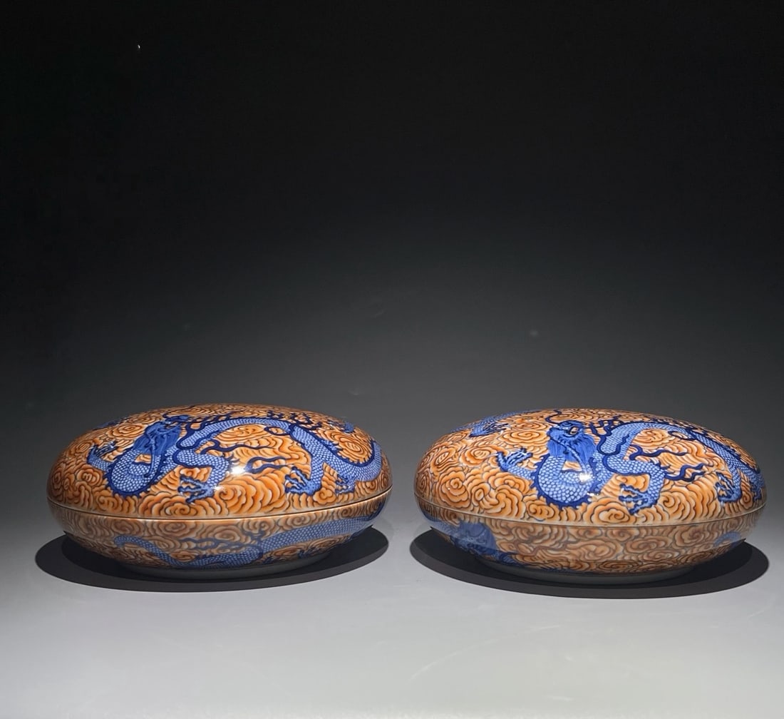 An Exquisite Chinese blue and white alum red cloud and dragon pattern Porcelain boxes: Size: Width 23 cm - Height 9.5 cm Materials: Porcelain Dynasty: Qing dynasty Attribution: Jiaqing Period Object: Box