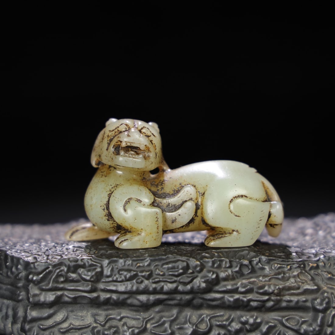 Chinese Natural Jade Carved Animal Handle: Size: Width 6.5 cm - Height 3.7 cm Materials: Jade Dynasty: Qing dynasty Attribution: Qianlong Period Object: Animal Handle