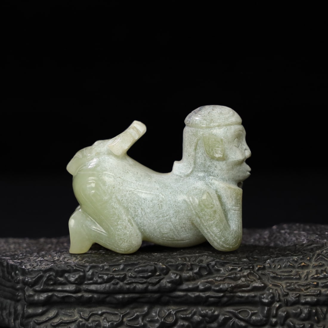 Chinese Natural Jade Carved Statue: Size: Width 6 cm - Height 5 cm Materials: Jade Dynasty: Zhou dynasty Attribution: 7th-c Period Object: Statue