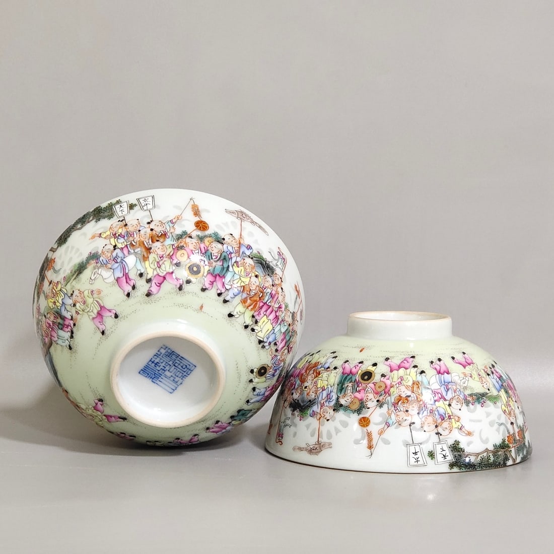 An Exquisite Chinese Hundred Sons Exquisite tea round: Size: Width 9.1 cm - Height 4.5 cm Materials: Porcelain Dynasty: Qing dynasty Inscription: Qianlong Mark Object: bowl