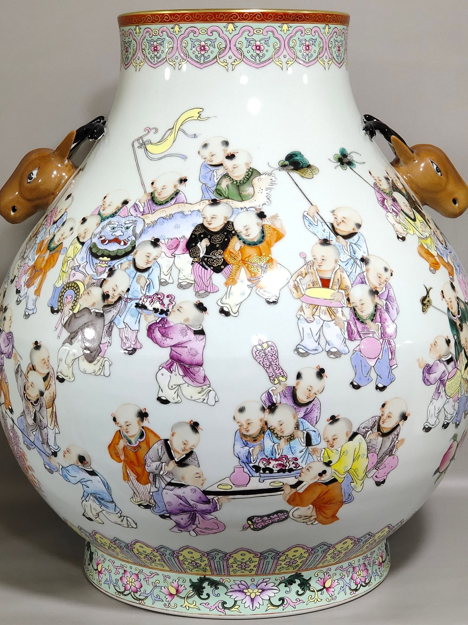 An Exquisite Chinese Hundred Sons Deer Head Statue: Size: Height 49 cm - Width 40 cm Materials: Porcelain Dynasty: Qing dynasty Inscription: Qianlong Mark Object: vase
