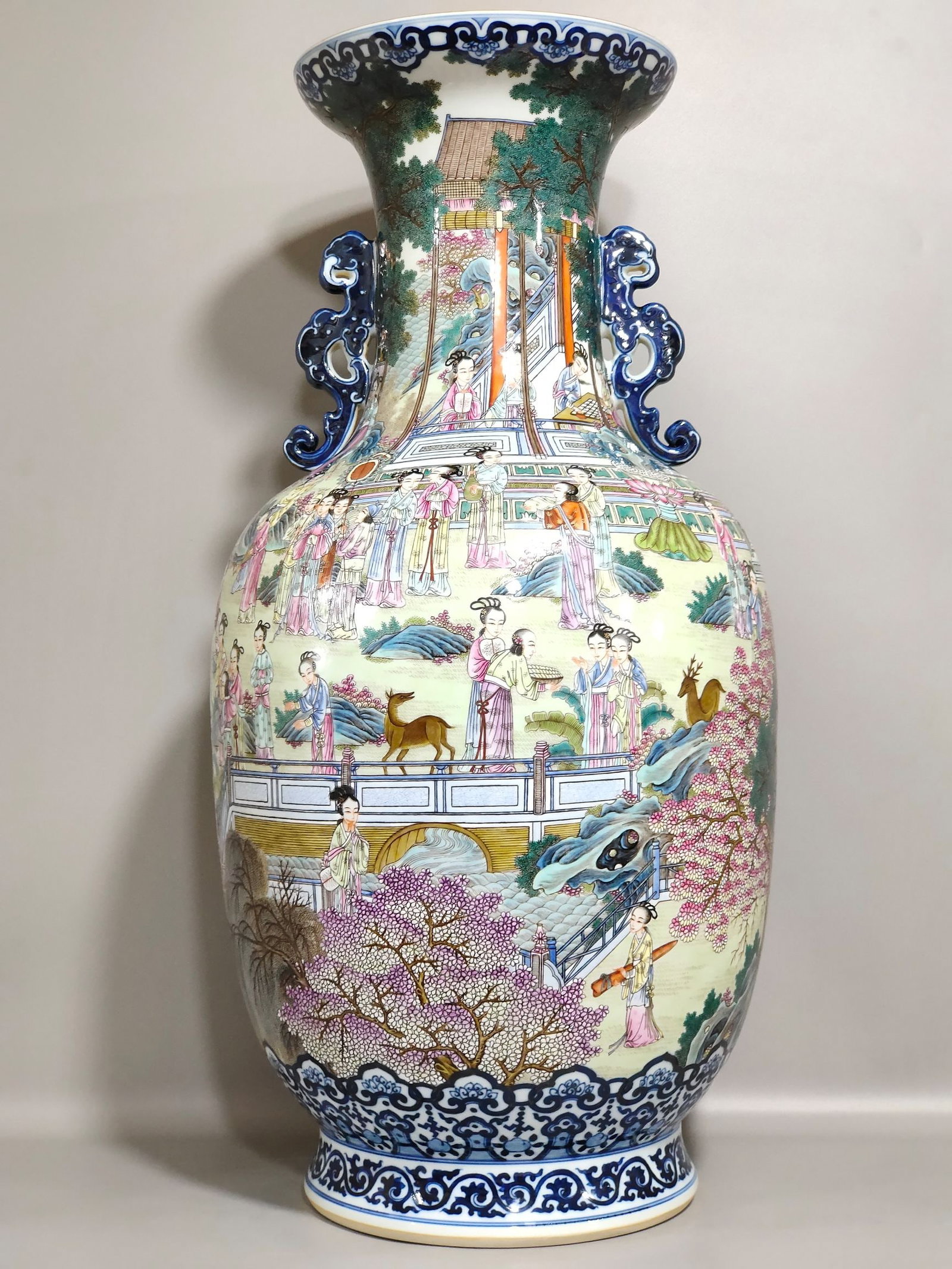 An Exquisite Chinese An amphorae with hundreds of beautiful pictures (1 of 8)