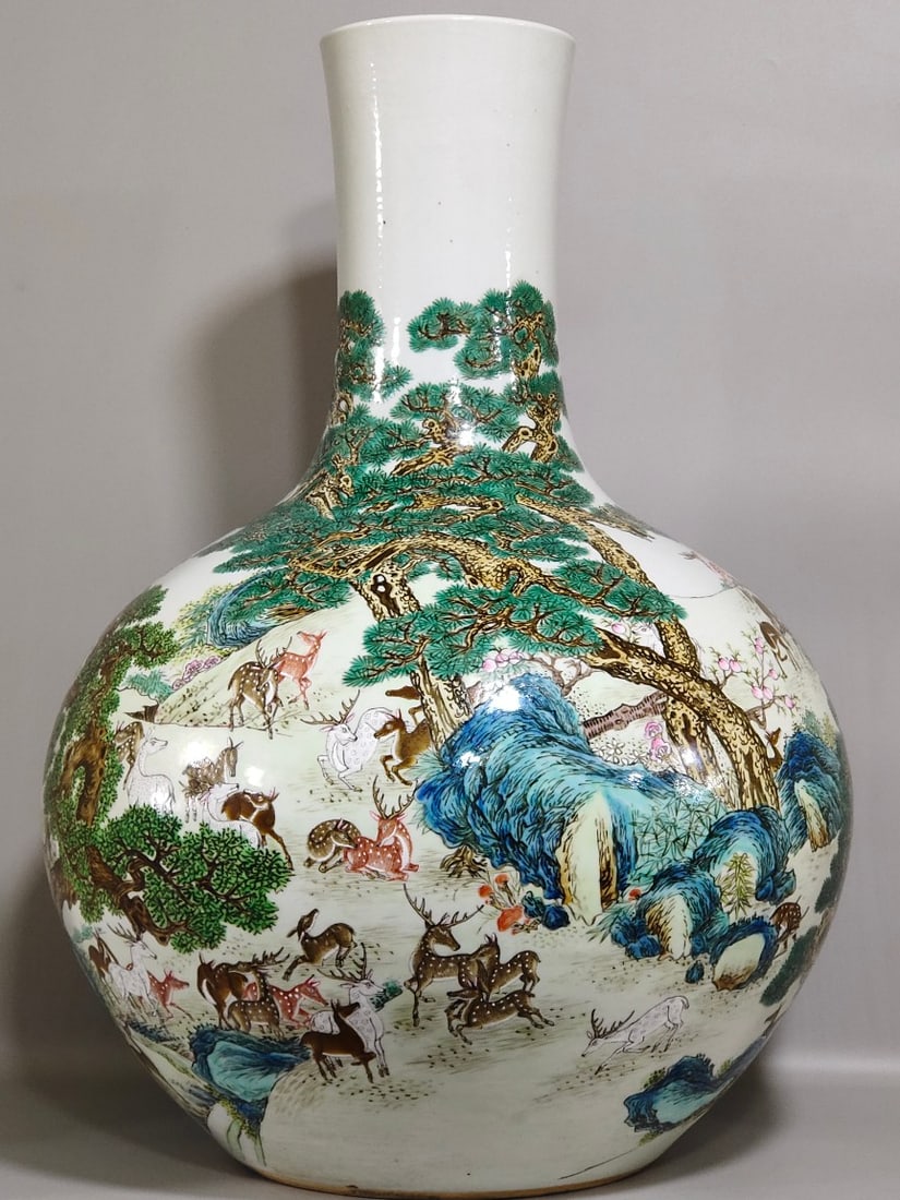 An Exquisite Chinese Bailu celestial sphere vase (1 of 9)