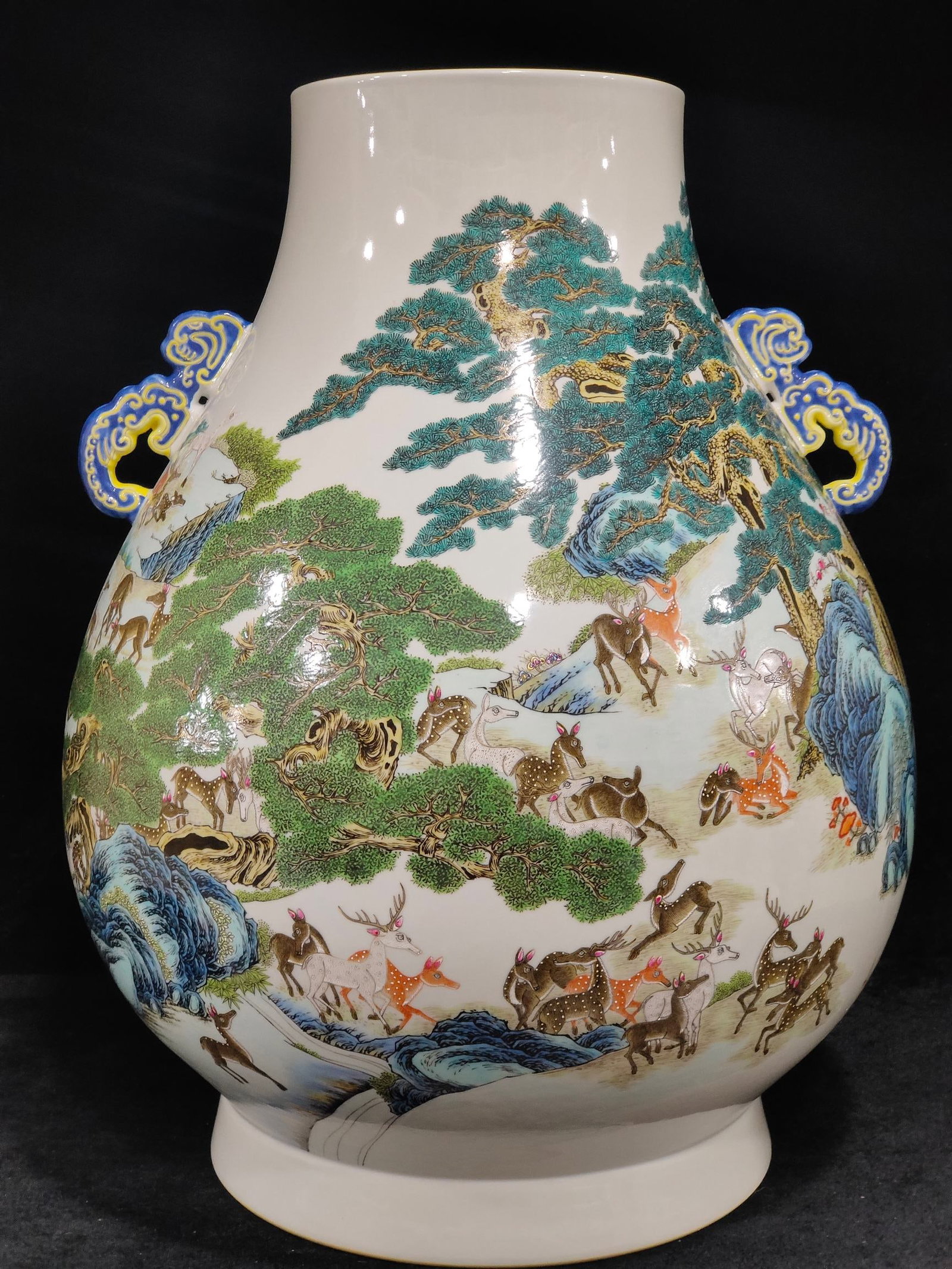 An Exquisite Chinese Emperor's Hundred Deer Zun: Size: Height 50 cm - Width 39 cm Materials: Porcelain Dynasty: Qing dynasty Inscription: Qianlong Mark Object: vase