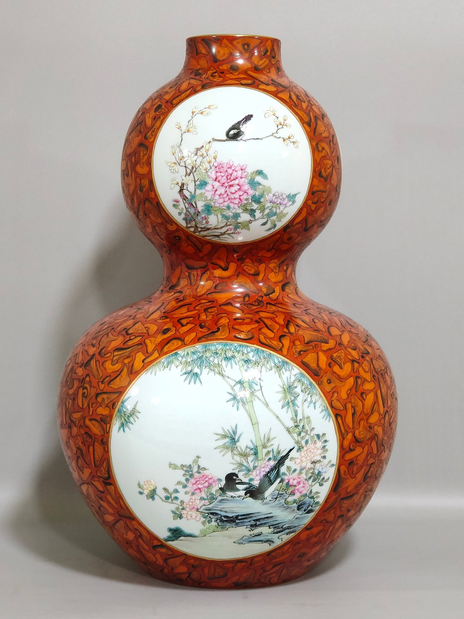 An Exquisite Chinese stone pattern glazed flower and bird gourd vase with window: Size: Height 35 cm - Width 20 cm Materials: Porcelain Dynasty: Qing dynasty Inscription: Qianlong Mark Object: vase
