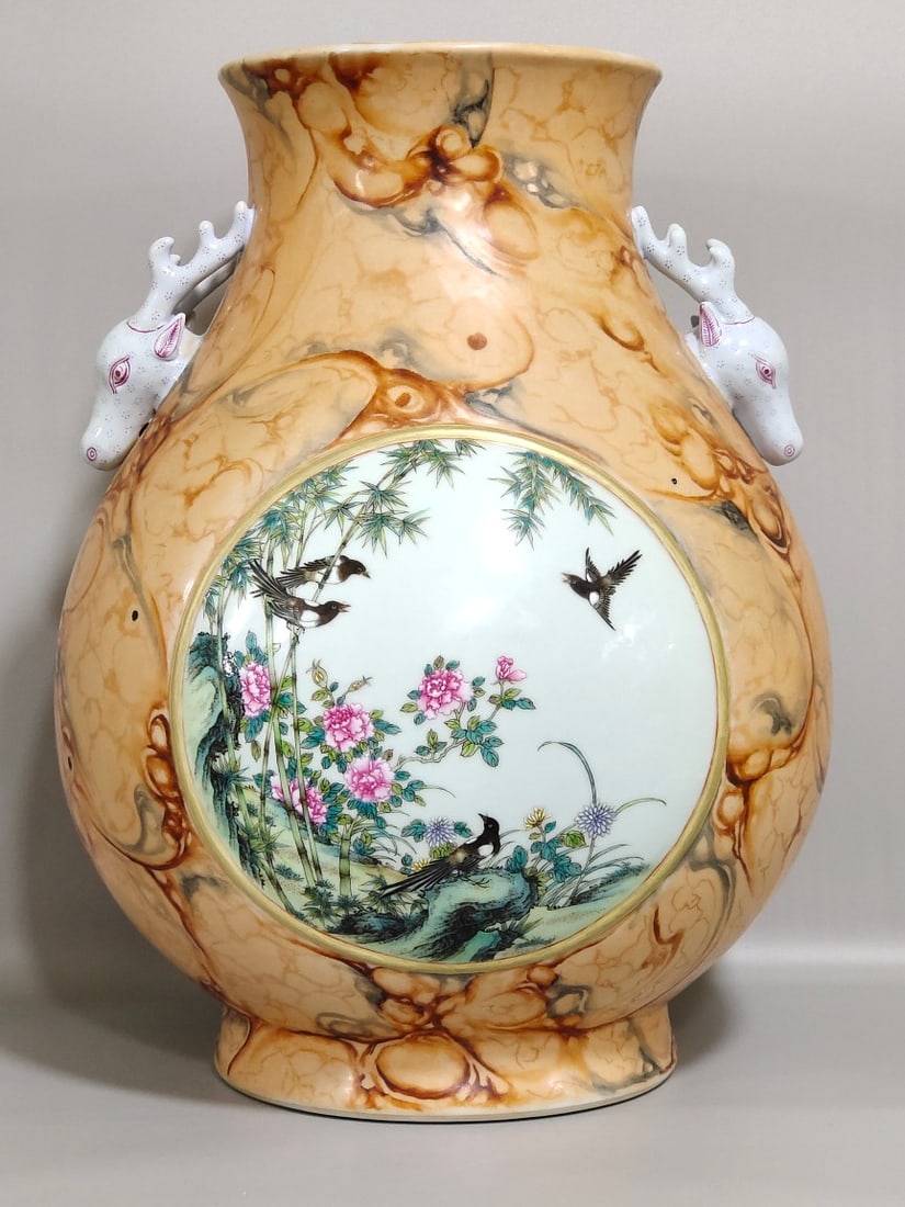 An Exquisite Chinese stone pattern glazed windowed flower bird and deer head statue: Size: Height 36 cm - Width 26 cm Materials: Porcelain Dynasty: Qing dynasty Inscription: Qianlong Mark Object: vase