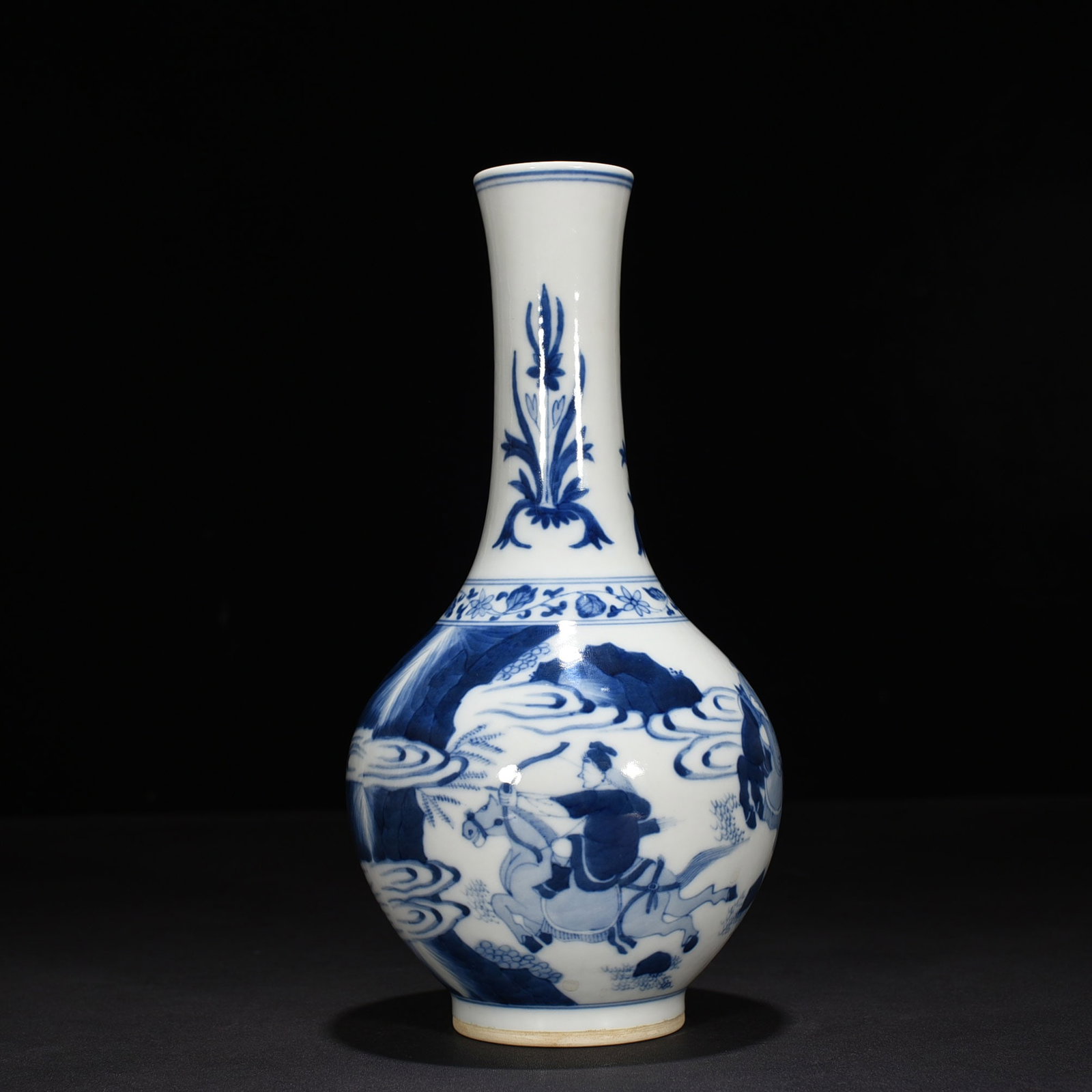 An Exquisite Chinese blue and white hunting figure vase: Size: Height 28 cm - Widthh 11 cm Materials: Porcelain Dynasty: Ming dynasty Attribution: chongzhen Object: vase