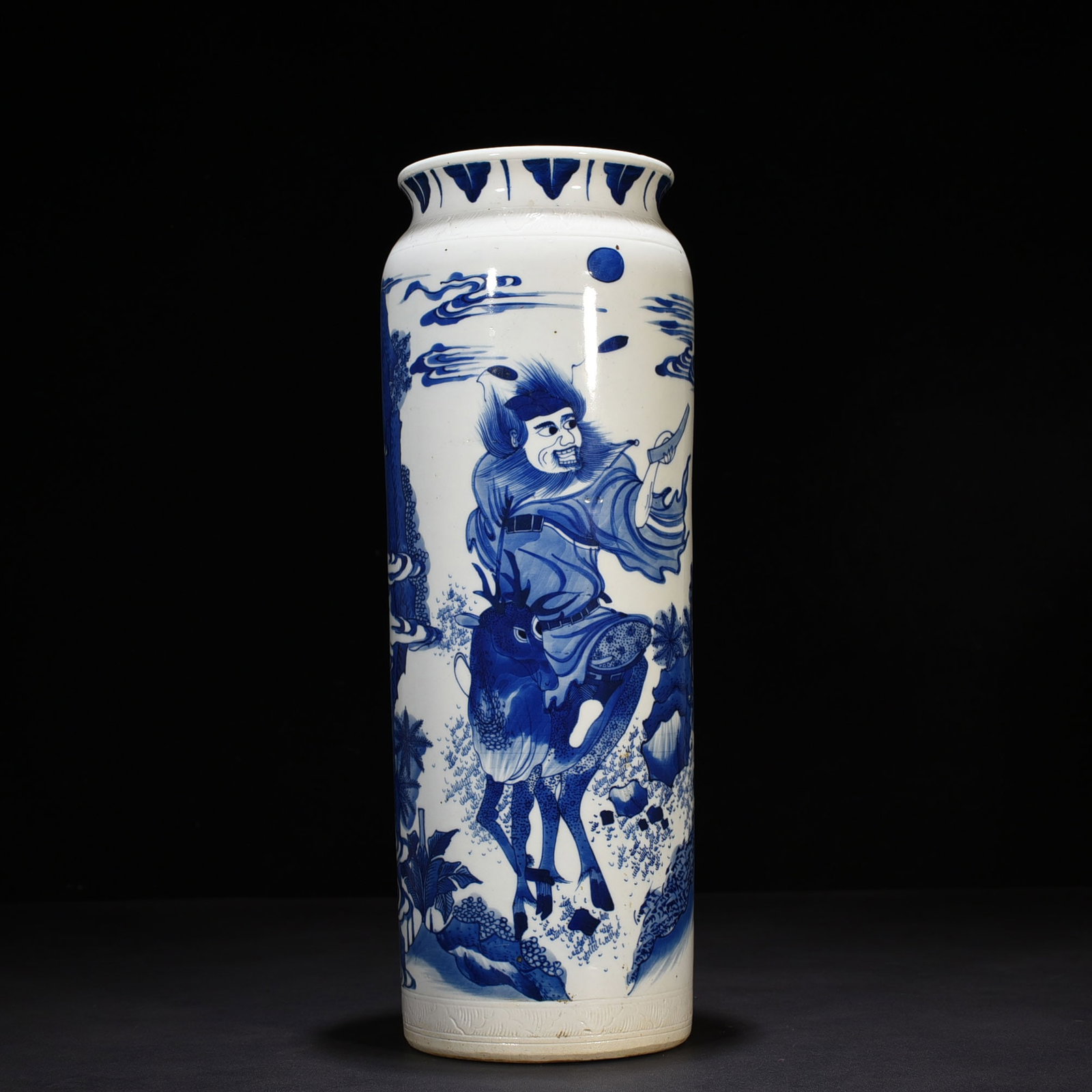 An Exquisite Chinese blue and white cylinder vase: Size: Height 44 cm - Widthh 16 cm Materials: Porcelain Dynasty: Ming dynasty Attribution: chongzhen Object: vase