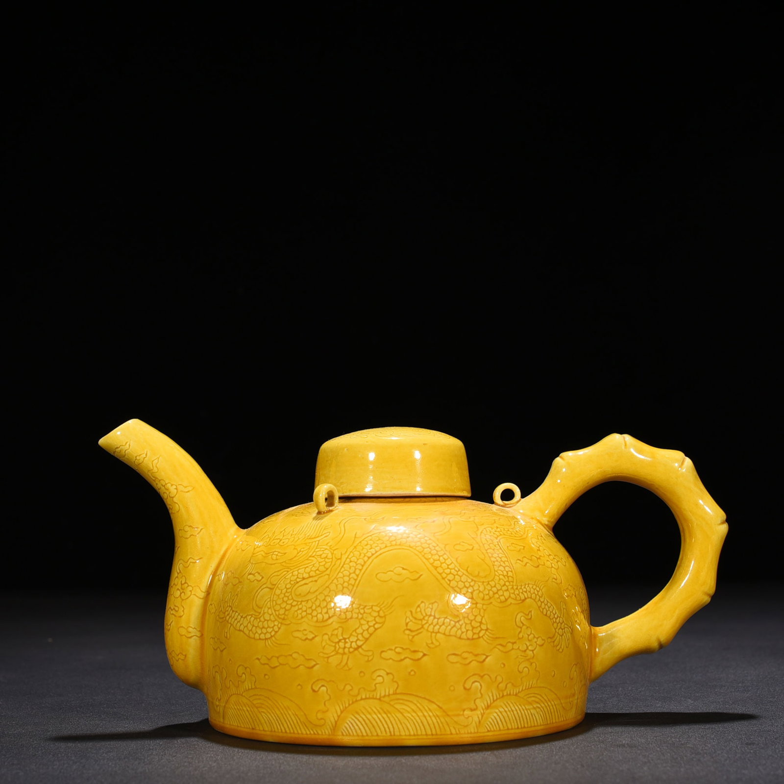 An Exquisite Chinese Jiao yellow glaze bamboo pot: Size: Height 11 cm - Widthh 23 cm Materials: Porcelain Dynasty: Ming dynasty Attribution: hongzhi Object: pot