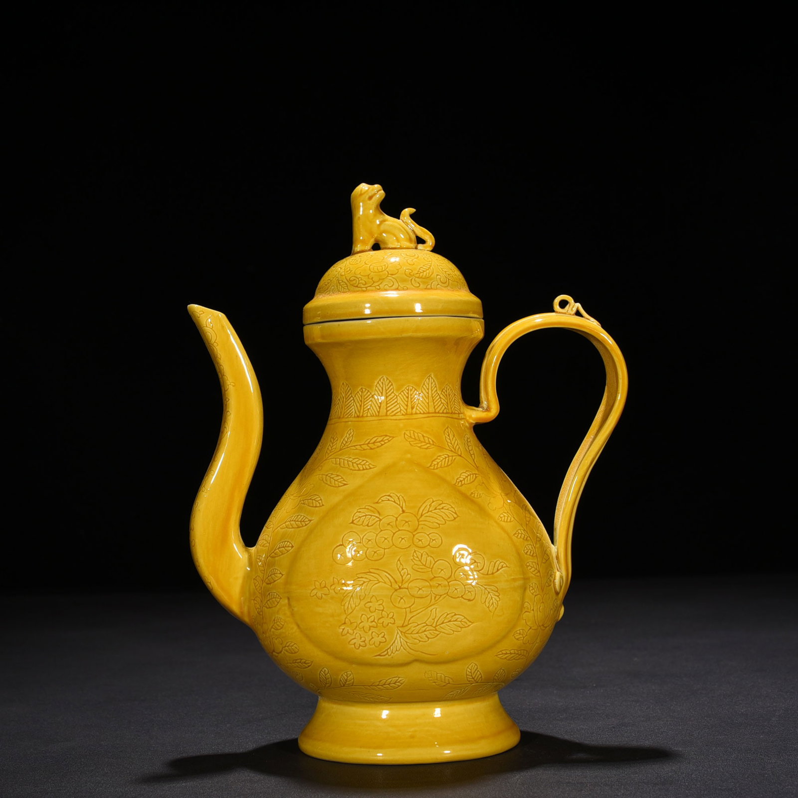 An Exquisite Chinese delicate yellow glaze ewer: Size: Height 23 cm - Widthh 15 cm Materials: Porcelain Dynasty: Ming dynasty Attribution: hongzhi Object: ewer