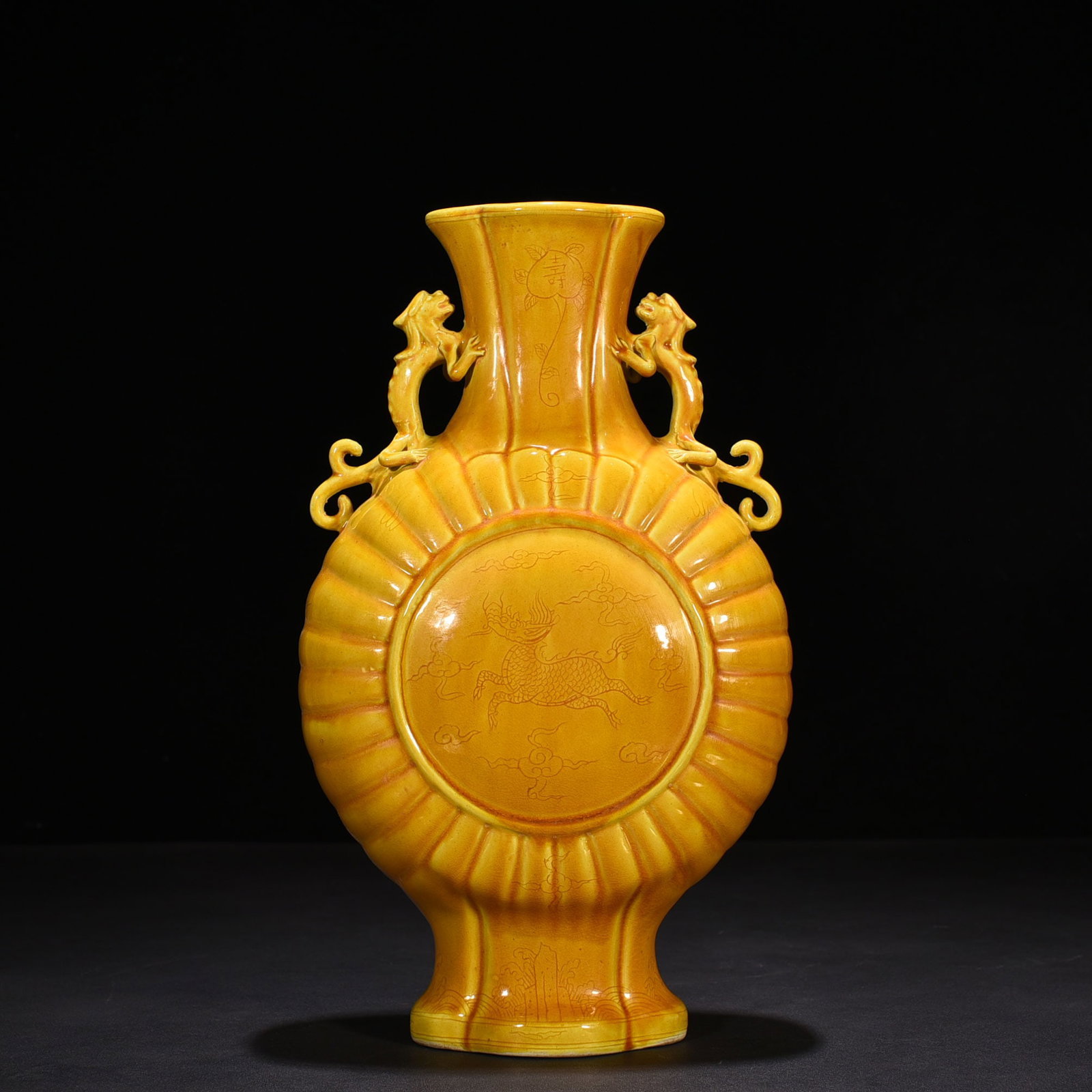 An Exquisite Chinese delicate yellow glaze amphora: Size: Height 36 cm - Widthh 20 cm Materials: Porcelain Dynasty: Ming dynasty Attribution: hongzhi Object: amphora