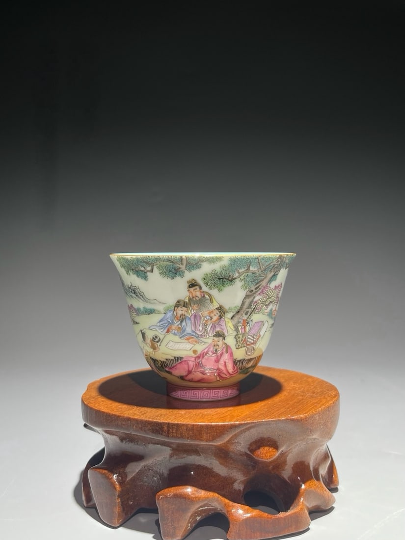An Exquisite Chinese Famille Rose Pastel Panasonic Yaji Character Porcelain cup: Size: Width 7.5 cm - Height 5.8 cm Materials: Porcelain Dynasty: Qing dynasty Attribution: Qianlong Period Object: Cup