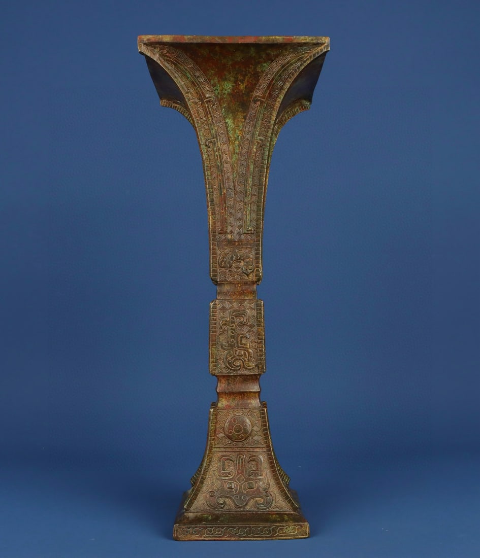 An Exquisite Chinese Bronze square flower goblet: Size: Height 41 cm - Width 16 cm Materials: Bronze Dynasty: zhou dynasty Attribution: 700-BC Object: Chinese Antiques