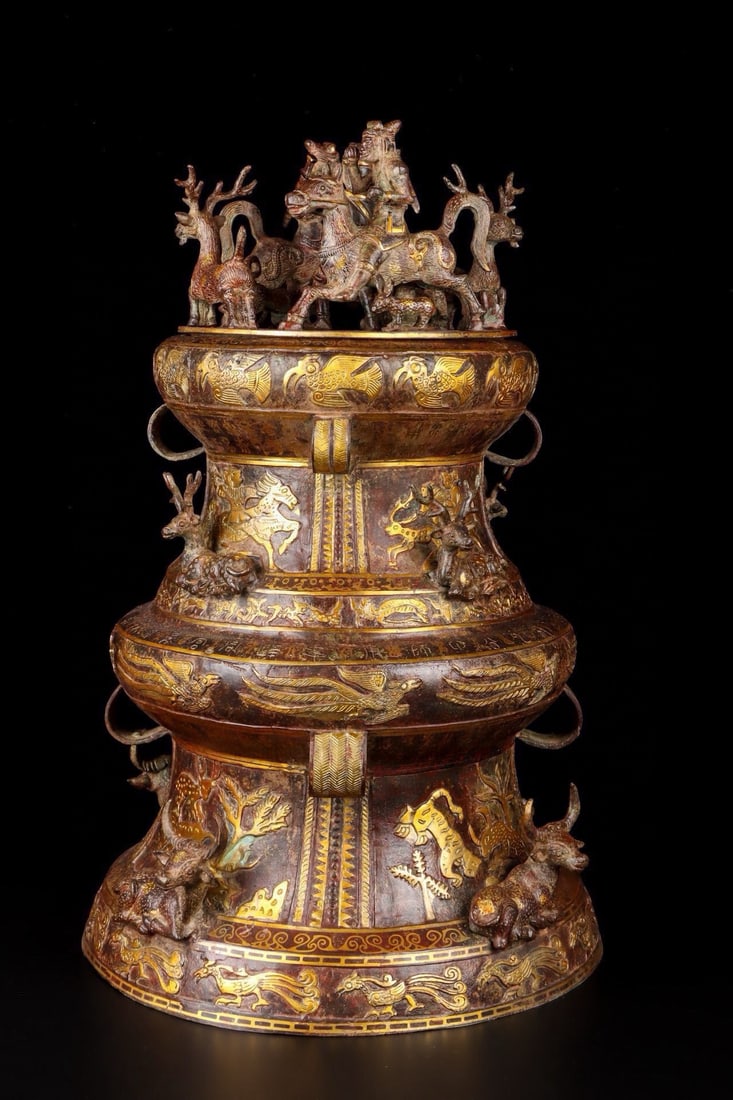 An Exquisite Chinese Bronze and gold inlaid minority reserve vessels: Size: Height 40 cm - Width 66 cm Materials: Bronze Dynasty: zhou dynasty Attribution: 700-BC Object: Chinese Antiques