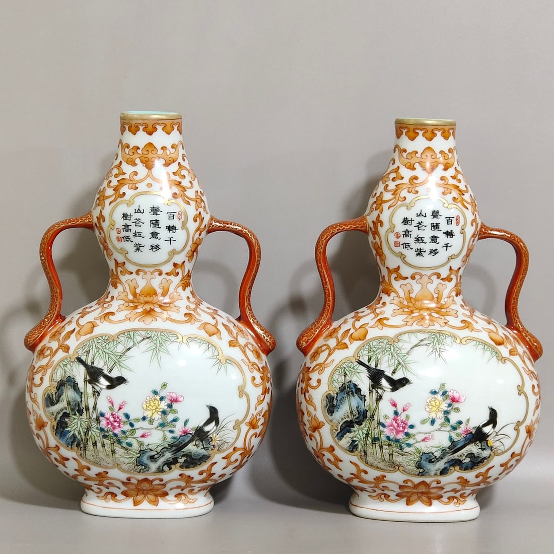 An Exquisite Chinese alum red passionflower window shaped flat gourd vase with poems about flowers: Size: Height 17.7 cm - Width 10.5 cm Materials: Porcelain Dynasty: Qing dynasty Inscription: Qianlong Mark Object: vase