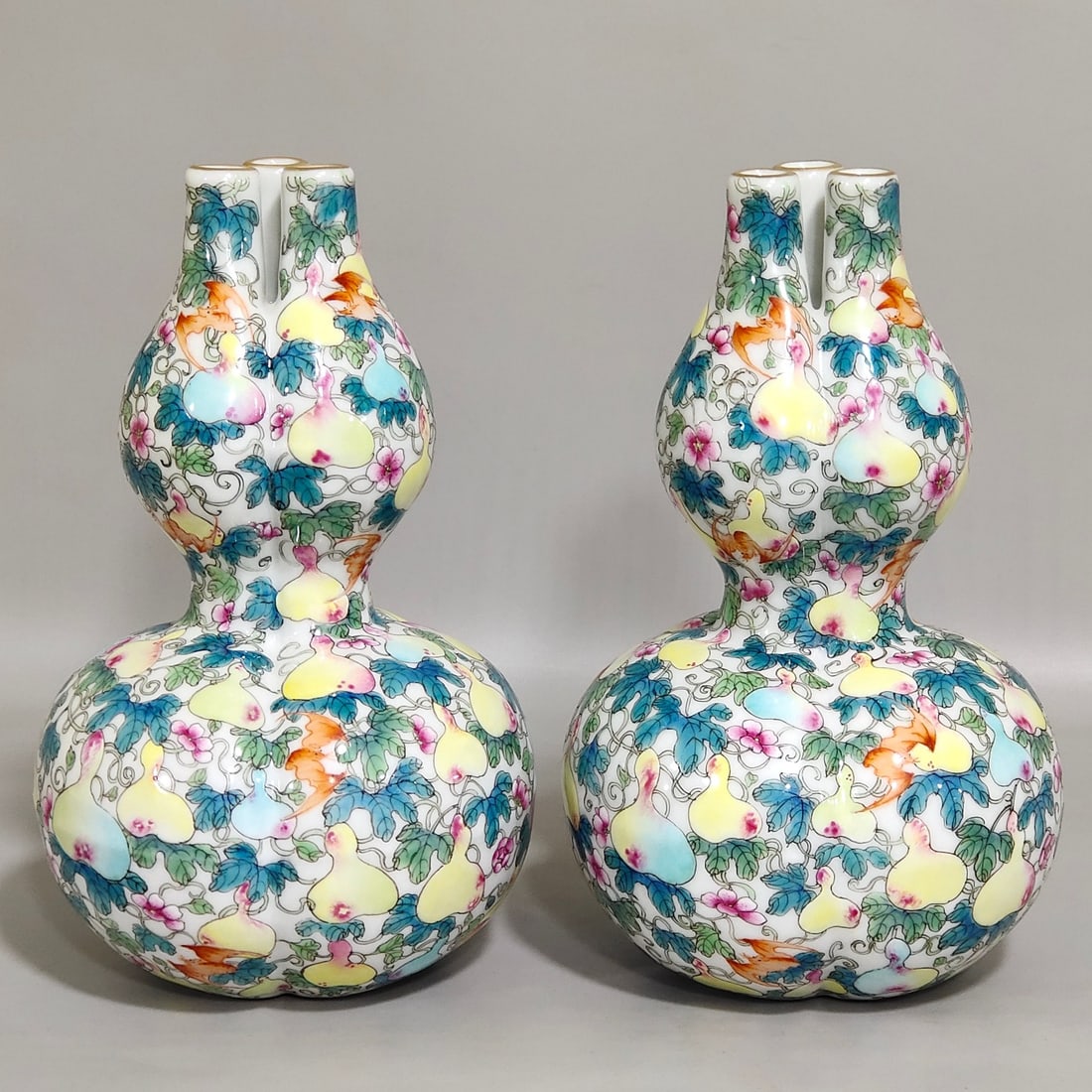 An Exquisite Chinese Fuluwan three tube gourd bottle: Size: Height 14.3 cm - Width 8.5 cm Materials: Porcelain Dynasty: Qing dynasty Inscription: Qianlong Mark Object: bottle