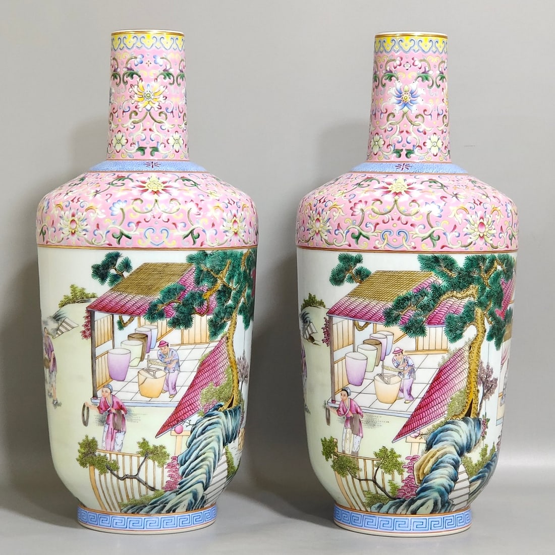 An Exquisite Chinese Fendi farmhouse stick bottle: Size: Height 30.5 cm - Width 13.5 cm Materials: Porcelain Dynasty: Qing dynasty Inscription: Qianlong Mark Object: bottle