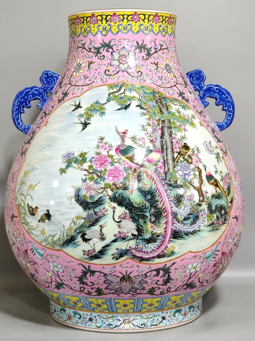 An Exquisite Chinese pink ground window opening Buddha barrel statue: Size: Height 43 cm - Width 33 cm Materials: Porcelain Dynasty: Qing dynasty Inscription: Qianlong Mark Object: vase