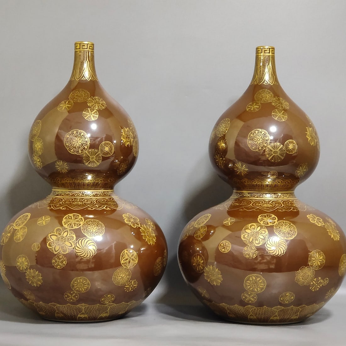 An Exquisite Chinese Purple gold glaze and gold ball gourd vase: Size: Height 36.5 cm - Width 21.5 cm Materials: Porcelain Dynasty: Qing dynasty Inscription: Qianlong Mark Object: vase