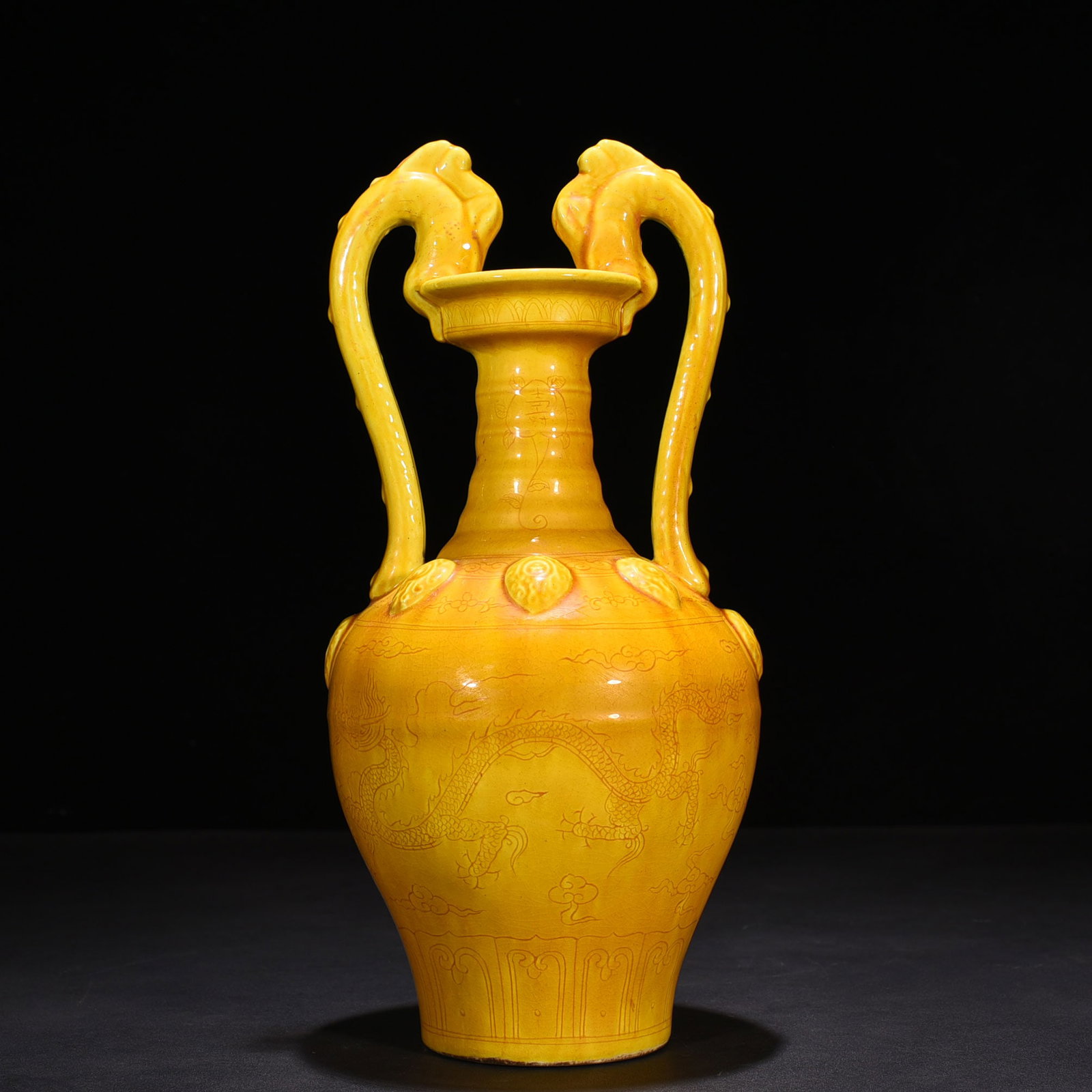 An Exquisite Chinese delicate yellow glaze double dragon statue: Size: Height 37 cm - Widthh 19 cm Materials: Porcelain Dynasty: Ming dynasty Attribution: hongzhi Object: vase