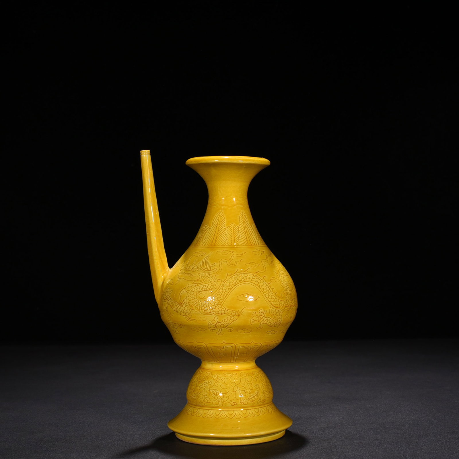 An Exquisite Chinese delicate yellow glaze ewer: Size: Height 22 cm - Widthh 11 cm Materials: Porcelain Dynasty: Ming dynasty Attribution: hongzhi Object: ewer